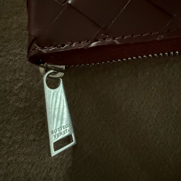 Beautiful Intrecciato Wine/Cranberry Leather Wallet - Picture 7 of 9